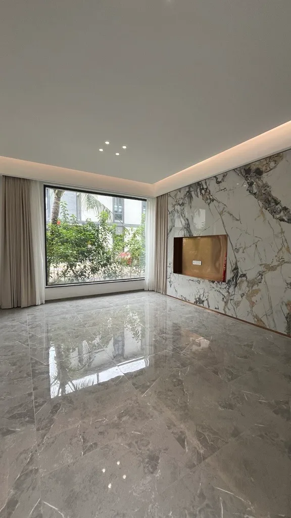 Luxury Villa by Mission Hills Golf Course (海口观澜湖星空叠墅)